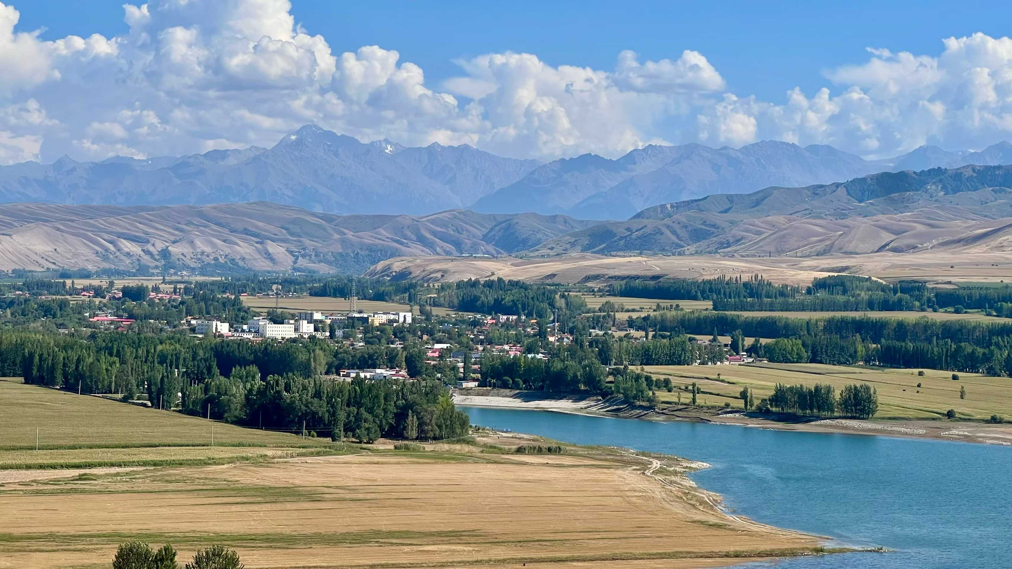 恰甫其海旁，742 县道